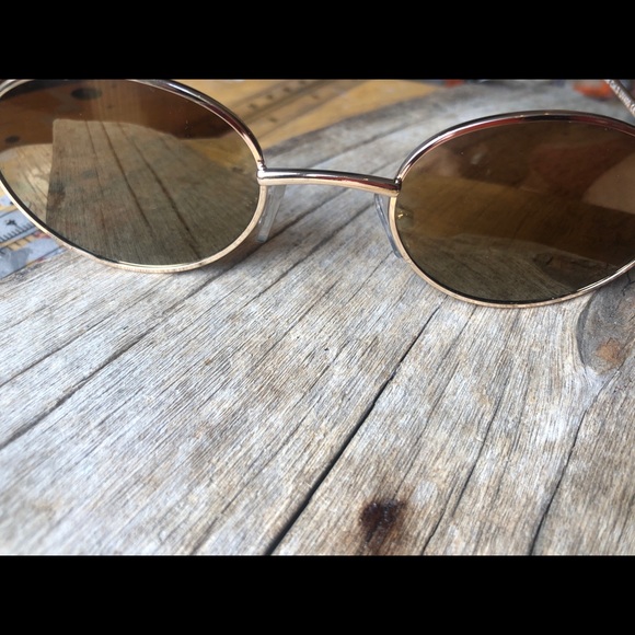 ROBIN RUTH BROWN OVAL LENS SUNGLASSES, like new - Picture 8 of 8